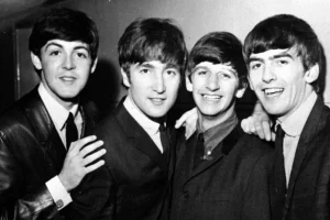 Το ελληνικό νησί που ήθελαν οι Beatles: Μια ιστορία που ναυάγησε στην γραφειοκρατία