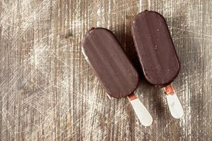 Τα παγωτά του λυράρη  Λεωνίδα Κλάδου που γλύκαναν τα παιδικά μας χρόνια