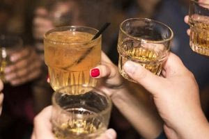 Ιεράπετρα: 16χρονος μεθυσμένος στο Νοσοκομείο – Χειροπέδες και στη μητέρα του