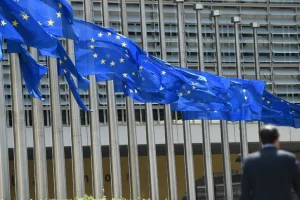 Πρόταση-βόμβα από την Κομισιόν για νέο φόρο στις μεγάλες επιχειρήσεις