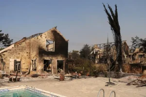 Φωτιά στην Κύπρο: Εικόνες απόλυτης καταστροφής από την φονική πυρκαγιά με τους δύο νεκρούς – Δέκα τραυματίες