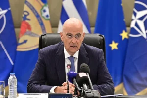 Debate Μητσοτάκη-Δένδια στο νέο Πεντάγωνο για το μέλλον του «Άγνωστου». Φωταγωγημένη και αρχηγική εμφάνιση του Άμυνας μέσα από ένα εντυπωσιακό σκηνικό! Της…Ζωής έγινε χθες στη Βουλή…ακόμα μαλλιοτραβιούνται!