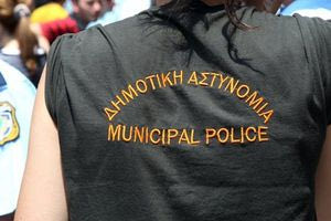 «Επιδρομή» της Δημοτικής και Τουριστικής Αστυνομίας στους πεζόδρομους (βίντεο)