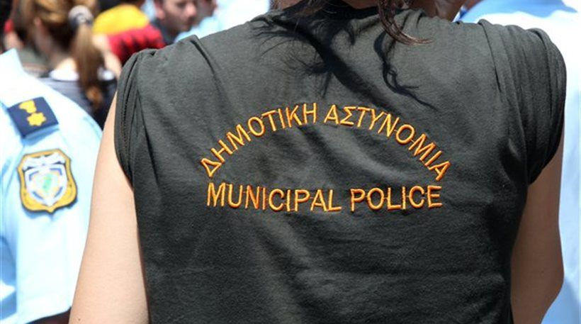 Παράνομη στάθμευση: Παραγράφονται μετά την τριετία οι «ξεχασμένες» κλήσεις των δήμων