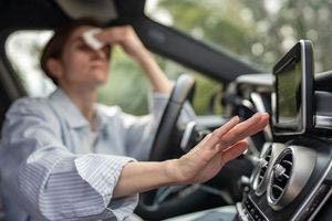 Καύσωνας στο αυτοκίνητο; Αυτό είναι το viral κόλπο που θα το δροσίζει αμέσως