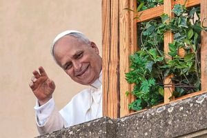 Οι διακοπές του Πάπα: «Δεν είναι αμαρτία να κολυμπάς» – Ο Λέων ΙΔ’ επέστρεψε στο Καστέλ Γκαντόλφο