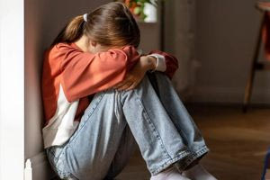 ΠΟΥ: Οι έφηβες νιώθουν τη μεγαλύτερη μοναξιά από όλες τις κοινωνικές ομάδες