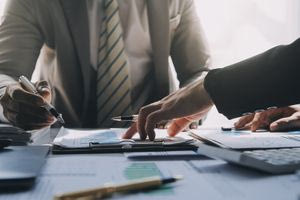 Ανθεκτική η Ελλάδα ως επενδυτικός προορισμός παρά το αρνητικό κλίμα στην Ευρώπη