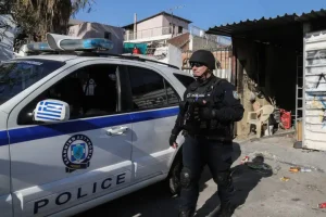 Η στιγμή της έκρηξης έξω από το παράρτημα του υπουργείου Αγροτικής Ανάπτυξης