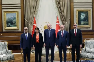 Ο Ερντογάν συζήτησε με βουλευτές του φιλοκουρδικού κόμματος DEM την διαδικασία αφοπλισμού του PKK