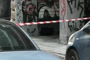 Ύποπτο αντικείμενο στα Εξάρχεια – Στο σημείο το ΤΕΕΜ