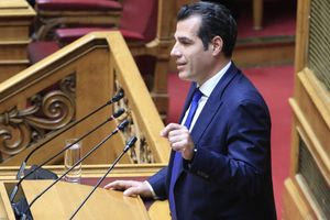 Θ. Πλεύρης: Με το προηγούμενο καθεστώς η εξέταση εκκρεμών αιτήσεων για άδεια παραμονής για “εξαιρετικούς λόγους”