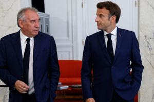 Γαλλία: «Να μη γίνουμε σαν την Ελλάδα» προτρέπει ο Μπαϊρού και εισηγείται σκληρή λιτότητα κόβοντας δύο αργίες