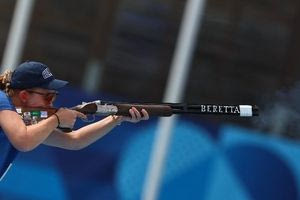 Νικήτρια της ζωής: Η Εμμανουέλα Κατζουράκη από επιζήσασα των Τεμπών, πρωταθλήτρια Ευρώπης στην σκοποβολή