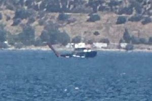 Βίντεο – Η στιγμή της προσθαλάσσωσης του πυροσβεστικού ελικοπτέρου στην Ελευσίνα