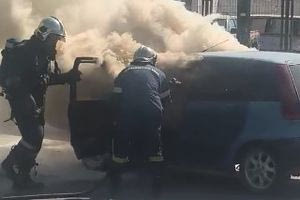 Φωτιά σε όχημα στο Γιόφυρο: Άμεση επέμβαση της Πυροσβεστικής – video