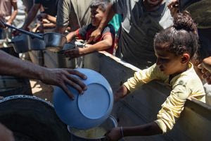 Σχεδόν ένας άνθρωπος στους 3 δεν τρώει για ημέρες στη Γάζα – 90.000 γυναίκες και παιδιά έχουν ανάγκη θεραπείας