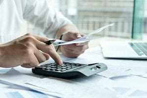 Φορολογικές δηλώσεις: Αντίστροφη μέτρηση για την υποβολή, πόσα θα πληρώσουμε