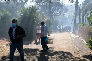 Κλείνει το λιμάνι της Ραφήνας λόγω της φωτιάς – Τα πλοία θα πηγαίνουν στο Λαύριο