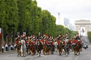 Γαλλία: Mεγάλη στρατιωτική παρέλαση στο Παρίσι για την Ημέρα της Βαστίλης
