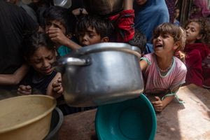 OHE: «Οι άνθρωποι στη Γάζα δεν είναι ούτε νεκροί ούτε ζωντανοί, είναι κινούμενα πτώματα»