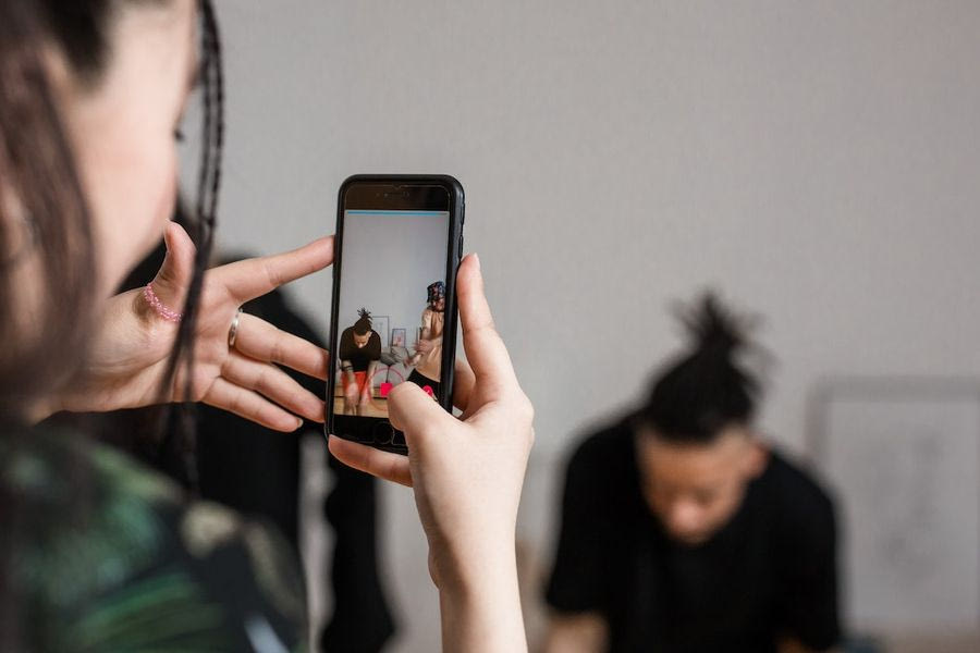 Τεχνητή νοημοσύνη: Η Gen Z θέλει τη βοήθειά της στα ραντεβού