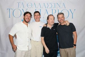 Γιάννης Πάριος: Αγκαλιά με τους γιους του στην παρουσίαση του νέου του δίσκου