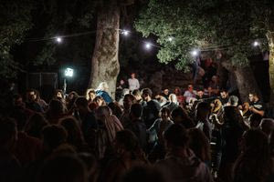 «Μέχρι τις 4 αυστηρά»: Τηρείται ευλαβικά το ωράριο στα γλέντια στην Κρήτη