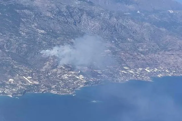 Φωτιά στην Ιεράπετρα: Το αεροσκάφος της Αερολέσχης Ηρακλείου εντόπισε την πυρκαγιά – Τι αναφέρουν