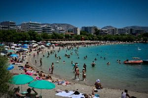 Καιρός: Ο θερμικός θόλος μετατρέπει την χώρα σε απέραντο «καμίνι» – Οι περιοχές που θα «βράσουν»