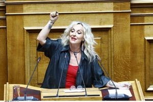H βουλευτής της Πλεύσης Τζώρτζια Κεφαλά τραγούδησε Βιτάλη από το βήμα της Βουλής