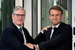 Βρετανία και Γαλλία έδωσαν τα χέρια για «ανταλλαγή μεταναστών» – «Ένας μέσα, ένας έξω»