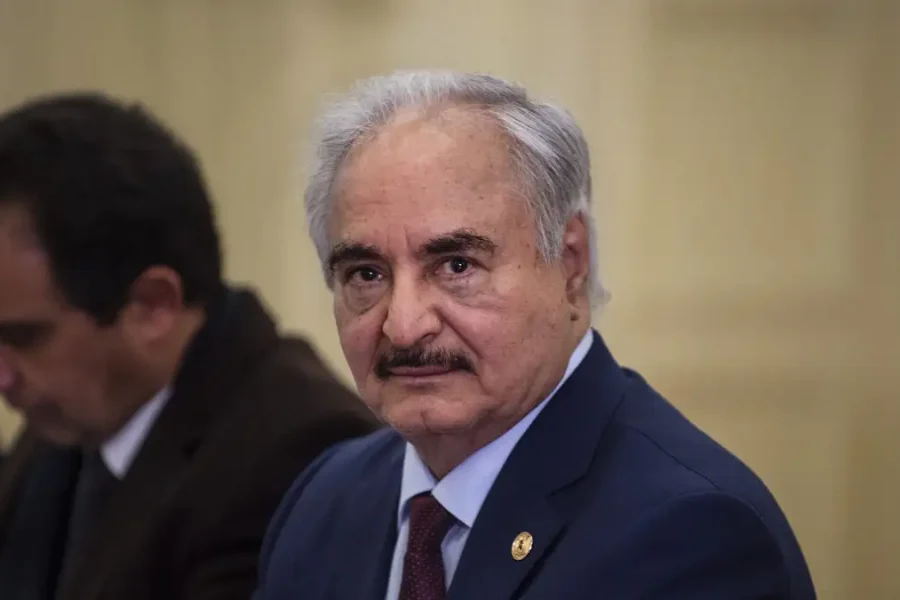 Μπαϊράκι Χάφταρ: Τα καψόνια στην ευρωπαϊκή αντιπροσωπεία στη Βεγγάζη – Όλο το παρασκήνιο
