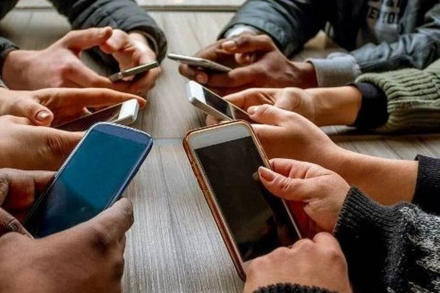 Ολλανδία: Η απαγόρευση των κινητών στα σχολεία της βελτίωσε το περιβάλλον, σύμφωνα με έρευνα