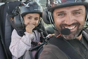 Ηράκλειο: Είναι πέντε χρόνων και έχει ήδη τρεις πτήσεις με paratrike στο ενεργητικό της