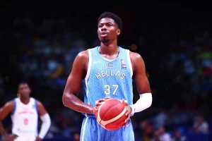 Κλείνει τον Κώστα Αντετοκούνμπο ο Ολυμπιακός