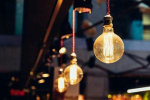 Ηλεκτρικό ρεύμα: Το ρεύμα ανεβαίνει τα κόκκινα τιμολόγια έρχονται