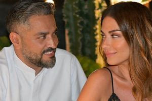 Λασκαράκη – Σουλτάτος: Το φωτογραφικό άλμπουμ των διακοπών τους από τη Σαντορίνη