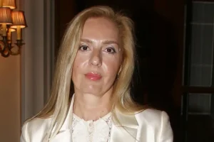 Έλενα Μακρή Λυμπέρη: «Είμαι ολομόναχη, χαμένη χωρίς εσένα» γράφει 8 μήνες μετά τον θάνατο του συζύγου της