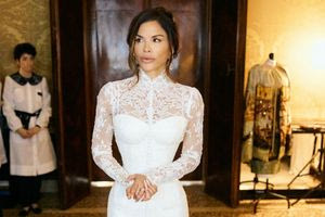 Πείραξε η Λόρεν Σάντσεζ τις φωτογραφίες της με το νυφικό του γάμου με τον Τζεφ Μπέζος; «Πόσους αντίχειρες έχεις;» τη ρωτούν