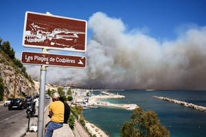 Εικόνες Αποκάλυψης από την πυρκαγιά κοντά στη Μασσαλία