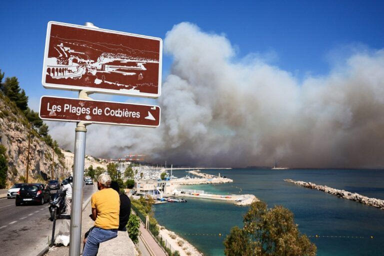 Εικόνες Αποκάλυψης από την πυρκαγιά κοντά στη Μασσαλία