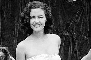 Η 17χρονη που «ανέβασε» την Κρητική ομορφιά στην κορυφή του κόσμου