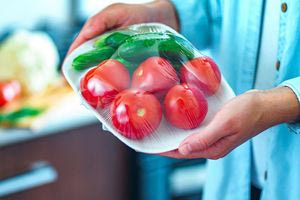 Από τυρί μέχρι φρούτα: Όλα τα τρόφιμα που δεν πρέπει ποτέ να τυλίγετε σε μεμβράνη το καλοκαίρι