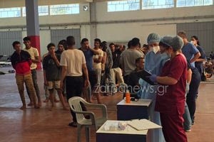 Xανιά: Αναχώρησαν από την Αγυιά οι πρώτοι 94 μετανάστες