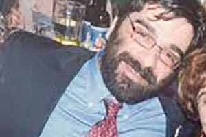 Οι μαθητές αποχαιρετούν  τον καθηγητή τους Γιώργο Μεταξάκη