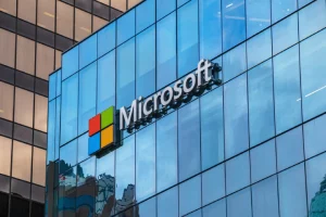 Microsoft: Σκοπεύει να απολύσει περίπου 9.000 εργαζόμενους