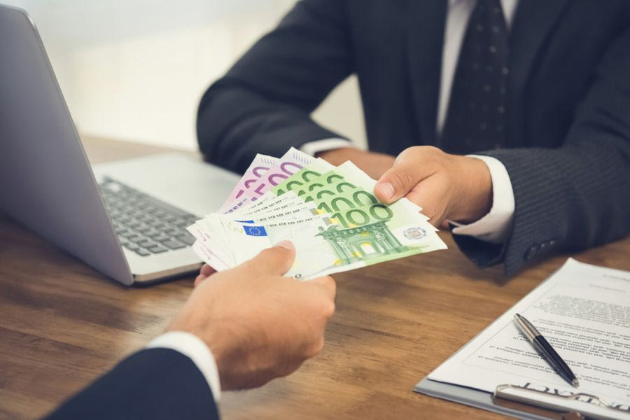 Ενισχύσεις έως 200.000 ευρώ σε μικρομεσαίους για αύξηση των εξαγωγών