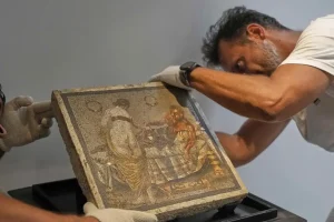 Πομπηία: Επαναπατρίστηκε ρωμαϊκό ψηφιδωτό μετά από 80 χρόνια – Είχε κλαπεί από αξιωματικό των Ναζί
