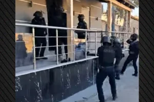 Επιχείρηση της ΕΛ.ΑΣ. σε οικισμό στο Ζεφύρι με 10 συλλήψεις (vid)